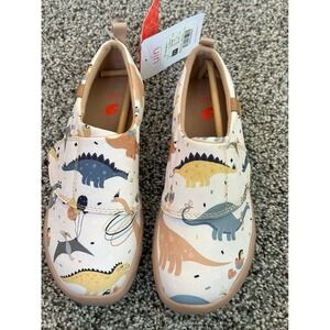 NWT UIN Art travel shoes kids size 2‎ Dino's dinosaur new